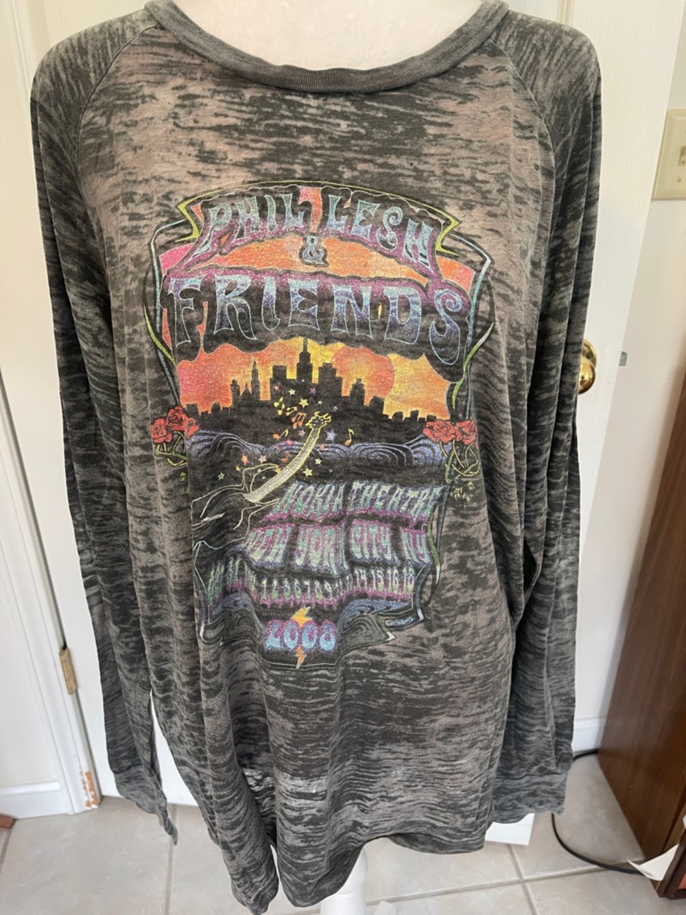 Altern Vint Soft Phil Lesh & Friends Graphic Top - Black and Multi color. Sz lg